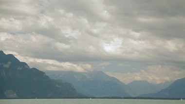 Cenevre Gölü, yüksek dağlar arasında güzel bir gölet