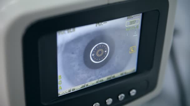 Un dispositivo de prueba ocular — Vídeo de stock