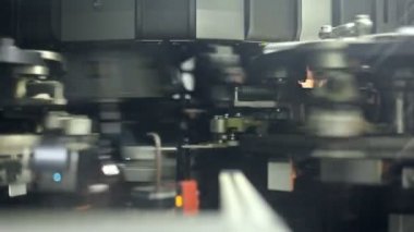 Plastik şişe üretimi için bir makine