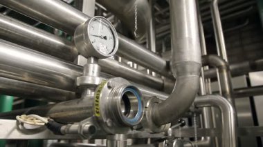 Bir bira fabrikası'nda borular