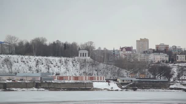 Une ville typiquement russe en hiver — Video