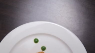 Tavuk nugget ve cips.