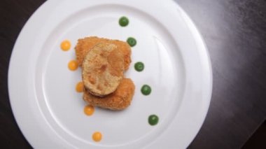 Tavuk nugget ve cips.