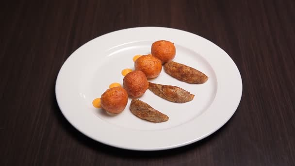 Cheese balls with potatoes — Stock Video