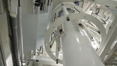 Beyaz mekanizmaları ile temiz bir fabrika