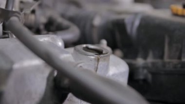 Bir arabada yağ değişimi