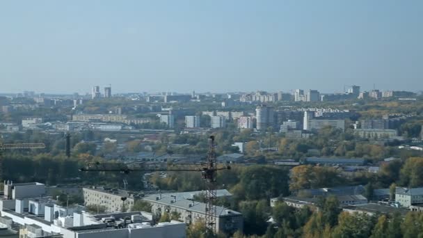 Eine gewöhnliche russische Stadt im Sommer — Stockvideo