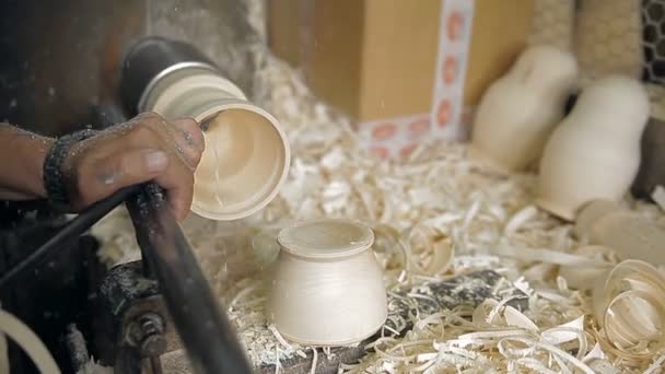 Making a Russian national toy on a lathe — Stock Video