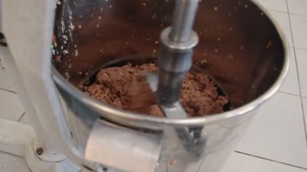 A device for mixing minced meat for dumplings — Stock Video