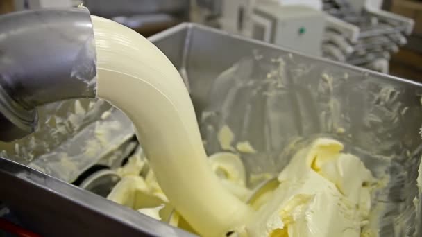 La producción de mantequilla — Vídeo de stock