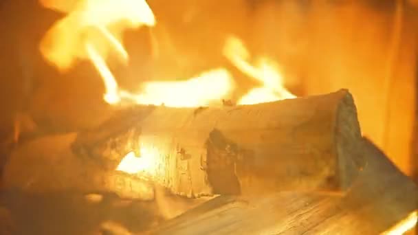Camino con fuoco ardente — Video Stock