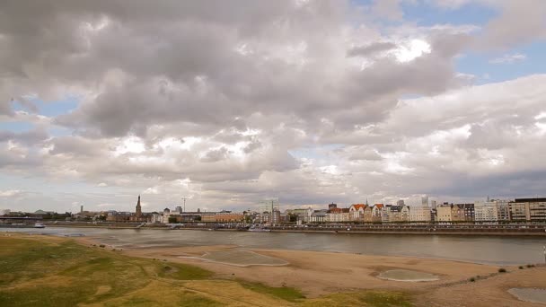 Panorama von düsseldorf, deutschland, europa — Stockvideo