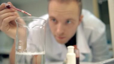 Laboratorian kişisel bakım araç bir madde ekleme