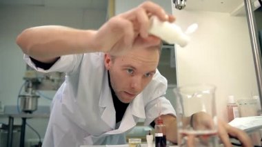Laboratorian kişisel bakım anlamına gelir malzemeyi karıştırma