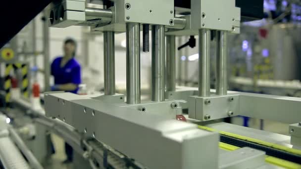 Linea di produzione di prodotti di sapone per trasportatori — Video Stock