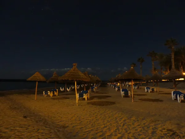 Playa nocturna y cielo estrellado — Foto de Stock