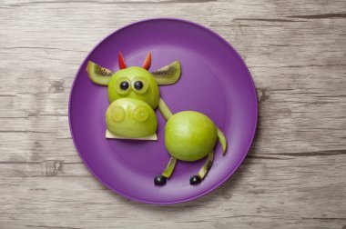 Taze sebzelerin yapılan komik boğa