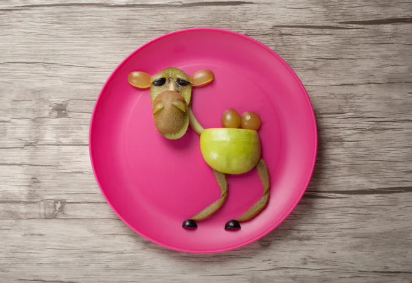 녹색 과일의 만든 재미 있는 낙 타 — 스톡 사진