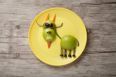 Komik keçi elma ve portakal