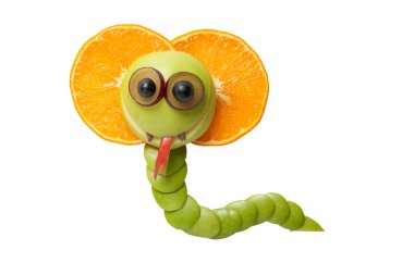 Komik Kobra portakal ve elma ile yapılan