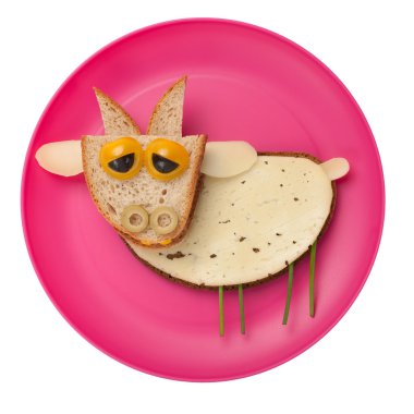 Ekmek ve peynir yapılmış keçi 