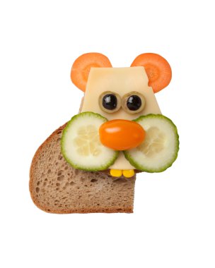 Ekmek ve sebze yapılmış komik hamster 