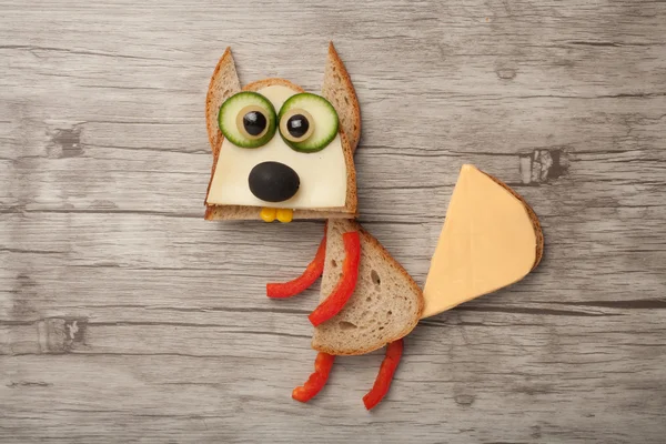 Wiewiórka mylić z chleba i warzyw — Zdjęcie stockowe