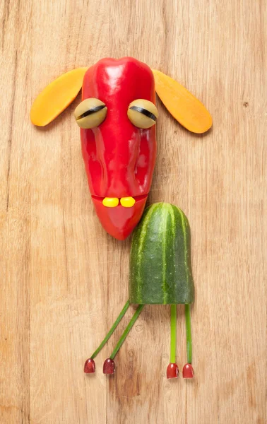 Ahşap arka plan üzerinde sebze koyun