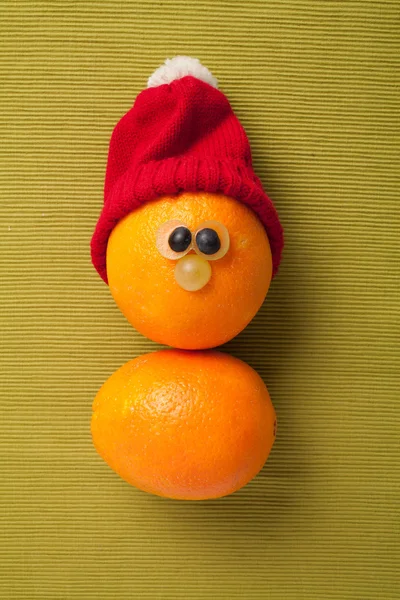 Feliz naranja en sombrero rojo —  Fotos de Stock