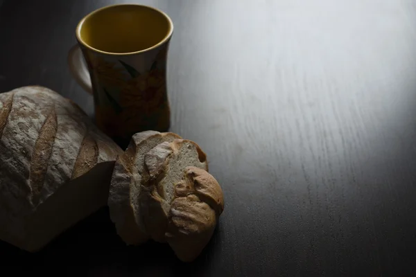 Pan sobre la mesa — Foto de Stock