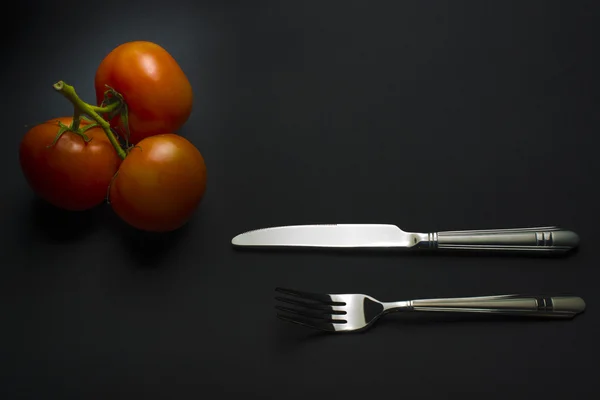 西红柿和餐具 — 图库照片