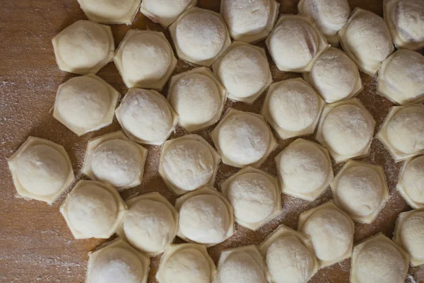 Esculpir un dumplings Fotos de stock libres de derechos