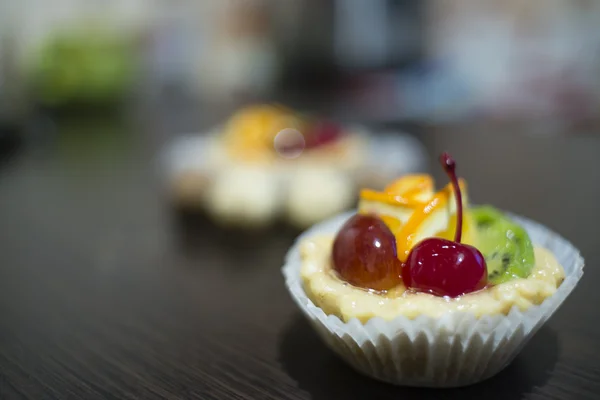 Kuchen Kirsche Orange Kiwi — Stockfoto