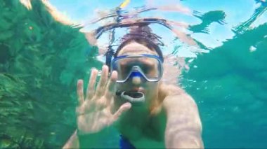 Dalgıç maskesi selfie vuruyor