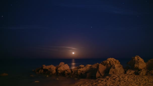 Východ měsíce nad Rudým mořem a padající hvězdy — Stock video