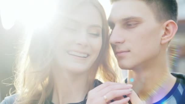 Портрет щасливої молодої пари — стокове відео