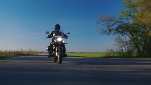 Biker on the road - the extreme lower point shooting — Stock Video