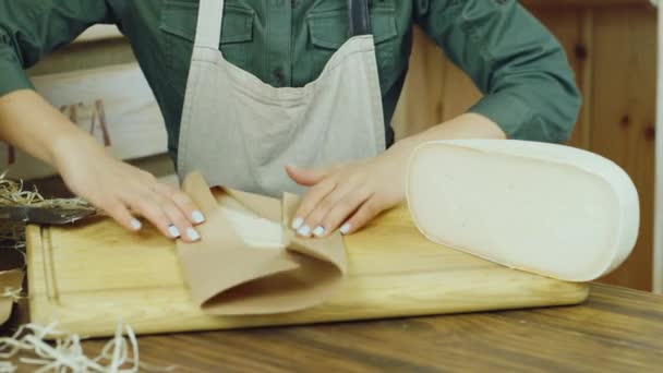 Pequeña empresa azafata — Vídeos de Stock