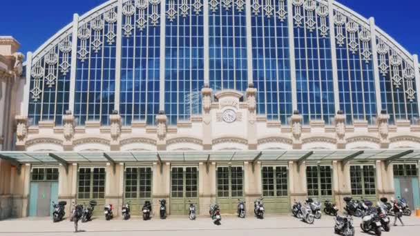 Barcelona, Spanje - 20 juni 2016: Busstation in Barcelona - Nord Barcelona — Stockvideo