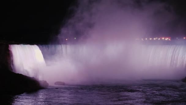 The waterfall of the horseshoe. Niagara Falls with night illumination — Stock Video