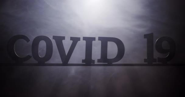 Κείμενο Covid-19 κατά της φωτιάς και σύννεφα ομίχλης — Αρχείο Βίντεο