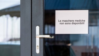 Resim başlığı İndirimdeki tıbbi maske eksikliği