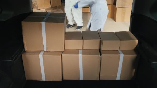 Staff unload boxes of medicines — Stock Video