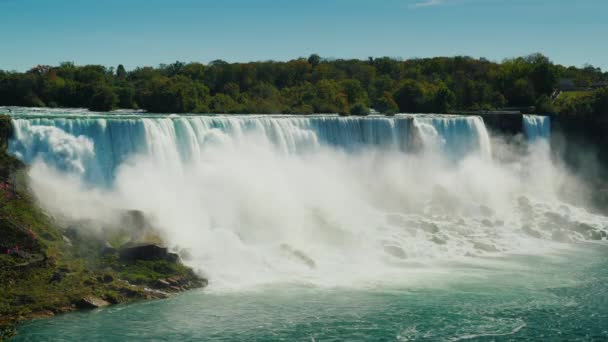 Pohled na grandiózní Niagarské vodopády ve Spojených státech — Stock video
