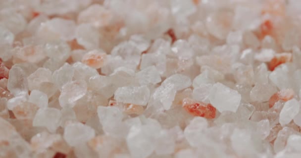 Saltkristaller från Himalaya. Innehåller många användbara spårämnen. Dolly skjuten — Stockvideo