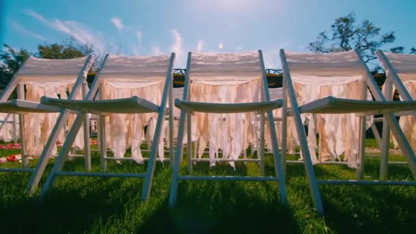 Cadeiras na cerimônia de casamento, dolly shot — Vídeo de Stock