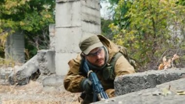 Oyuncu ateş açılması. Airsoft oyun