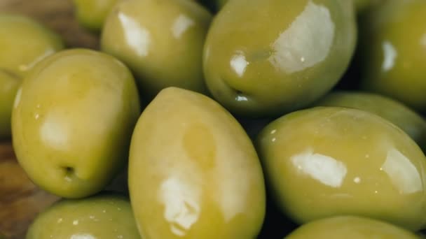 Green marinated olives — Stock Video