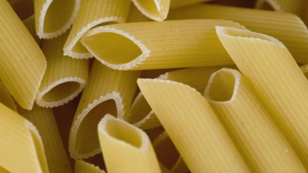 Italiensk pasta, inte kokta — Stockvideo