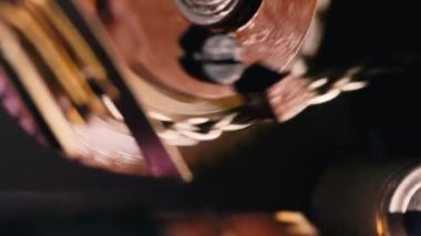 Bir film projektör iç mekanizması